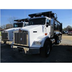 2018 KENWORTH T800 DUMP, VIN/SN:1NKDL40X7JJ203684 - TRI-AXLE, 500 HP CUMMINS X15 ENGINE, ALLISON 450