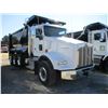 Image 2 : 2018 KENWORTH T800 DUMP, VIN/SN:1NKDL40X0JJ203686 - TRI-AXLE, 500 HP CUMMINS X15 ENGINE, ALLISON 450