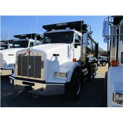 2018 KENWORTH T800 DUMP, VIN/SN:1NKDL40X6JJ203692 - TRI-AXLE, 500 HP CUMMINS X15 ENGINE, ALLISON 450