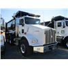 Image 2 : 2018 KENWORTH T800 DUMP, VIN/SN:1NKDL40XXJJ203694 - TRI-AXLE, 500 HP CUMMINS X15 ENGINE, ALLSION 450