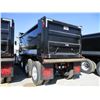 Image 4 : 2018 KENWORTH T800 DUMP, VIN/SN:1NKDL40X1JJ203695 - TRI-AXLE, 500 HP CUMMINS X15 ENGINE, ALLISON 450