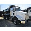 Image 2 : 2018 KENWORTH T800 DUMP, VIN/SN:1NKDL40X6JJ203689 - TRI-AXLE, 500 HP CUMMINS X15 ENGINE, ALLISON 450