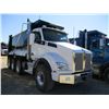 Image 2 : 2018 KENWORTH T880 DUMP, VIN/SN:1NKZXPTX7JJ188580 - TRI-AXLE, 485 HP PACCAR MX13 ENGINE, ALLISON 450