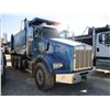 Image 2 : 2011 KENWORTH T800 DUMP, VIN/SN:1NKDXBTX7BJ281310 - TRI-AXLE, 475 HP CAT C15 ENGINE, 8LL TRANS, 46K