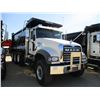 Image 2 : 2017 MACK GU713 DUMP, VIN/SN:1M2AX07C8HM036485 - TRI-AXLE, 455 HP MACK MP8 ENGINE, ALLISON 4500 RDS
