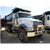 Image 2 : 2017 MACK GU713 DUMP, VIN/SN:1M2AX07C4HM036547 - TRI-AXLE, 455 HP MACK MP8 ENGINE, ALLISON 4500 RDS