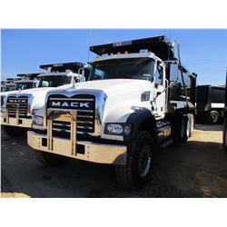 2017 MACK GU713 DUMP, VIN/SN:1M2AX07C3HM036555 - TRI-AXLE, 455 HP MACK MP8 ENGINE, ALLISON 4500 RDS