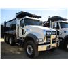 Image 2 : 2017 MACK GU713 DUMP, VIN/SN:1M2AX07C4HM036564 - TRI-AXLE, 455 HP MACK MP8 ENGINE, ALLISON 4500 RDS