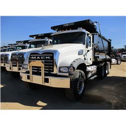 2017 MACK GU713 DUMP, VIN/SN:1M2AX07C8HM061435 - TRI-AXLE, 455 HP MACK MP8 ENGINE, ALLISON 4500 RDS