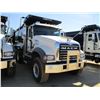 Image 2 : 2017 MACK GU713 DUMP, VIN/SN:1M2AX07C8HM061435 - TRI-AXLE, 455 HP MACK MP8 ENGINE, ALLISON 4500 RDS