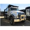 Image 2 : 2017 MACK GU713 DUMP, VIN/SN:1M2AX07C5HM036556 - TRI-AXLE, 455 HP MACK MP8 ENGINE, ALLISON 4500 RDS