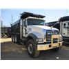 Image 2 : 2018 MACK GU713 DUMP, VIN/SN:1M2AX07C6JM037110 - TRI-AXLE, 455 HP MACK MP8 ENGINE, MACK T310M 10 SPE