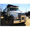 Image 2 : 2018 MACK GU713 DUMP, VIN/SN:1M2AX07C4JM037090 - TRI-AXLE, 455 HP MACK MP8 ENGINE, MACK T310M 10 SPE