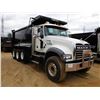 Image 2 : 2018 MACK GU713 DUMP, VIN/SN:1M2AX07C5JM037101 - TRI-AXLE, 455 HP MACK MP8 ENGINE, MACK T310M 10 SPE
