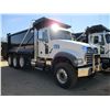 Image 2 : 2017 MACK GU713 DUMP, VIN/SN:1M2AX07C5HM036574 - TRI-AXLE, 455 HP MACK MP8 ENGINE, ALLISON 4500 RDS