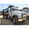 Image 2 : 2017 MACK GU713 DUMP, VIN/SN:1M2AX07C5HM061442 - TRI-AXLE, 455 HP MACK MP8 ENGINE, ALLISON 4500 RDS