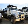Image 2 : 2017 MACK GU713 DUMP, VIN/SN:1M2AX07C6HM036596 - TRI-AXLE, 455 HP MACK MP8 ENGINE, ALLISON 4500 RDS