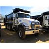 Image 2 : 2017 MACK GU713 DUMP, VIN/SN:1M2AX07C2HM036482 - TRI-AXLE, 455 HP MACK MP8 ENGINE, ALLISON 4500 RDS