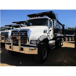 2017 MACK GU713 DUMP, VIN/SN:1M2AX07C8HM036602 - TRI-AXLE, 455 HP MACK MP8 ENGINE, ALLISON 4500 RDS