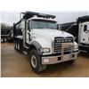 Image 2 : 2018 MACK GU713 DUMP, VIN/SN:1M2AX07C7JM037097 - TRI-AXLE, 455 HP MACK MP8 ENGINE, MACK T310M 10 SPE