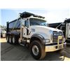 Image 2 : 2017 MACK GU713 DUMP, VIN/SN:1M2AX07C7HM034680 - TRI-AXLE, 455 HP MACK MP8 ENGINE, MACK T310M 10 SPE
