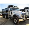 Image 2 : 2017 MACK GU713 DUMP, VIN/SN:1M2AX07C0HM034682 - TRI-AXLE, 455 HP MACK MP8 ENGINE, MACK T310M 10 SPE
