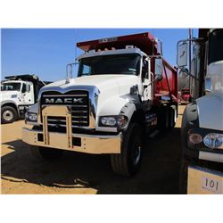 2017 MACK GU713 DUMP, VIN/SN:1M2AX07C4HM036578 - TRI-AXLE, 455 HP MACK MP8 ENGINE, ALLISON 4500 RDS