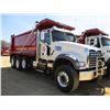 Image 2 : 2017 MACK GU713 DUMP, VIN/SN:1M2AX07C4HM036578 - TRI-AXLE, 455 HP MACK MP8 ENGINE, ALLISON 4500 RDS