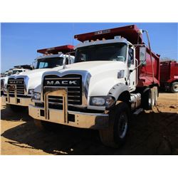 2017 MACK GU713 DUMP, VIN/SN:1M2AX07C7HM036588 - TRI-AXLE, 455 HP MACK MP8 ENGINE, ALLISON 4500 RDS