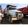 Image 2 : 2017 MACK GU713 DUMP, VIN/SN:1M2AX07C7HM036588 - TRI-AXLE, 455 HP MACK MP8 ENGINE, ALLISON 4500 RDS