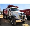 Image 2 : 2017 MACK GU713 DUMP, VIN/SN:1M2AX07C9HM036589 - TRI-AXLE, 455 HP MACK MP8 ENGINE, ALLISON 4500 RDS