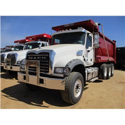 2017 MACK GU713 DUMP, VIN/SN:1M2AX07C5HM036590 - TRI-AXLE, 455 HP MACK MP8 ENGINE, ALLISON 4500 RDS