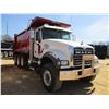Image 2 : 2017 MACK GU713 DUMP, VIN/SN:1M2AX07C5HM036590 - TRI-AXLE, 455 HP MACK MP8 ENGINE, ALLISON 4500 RDS