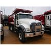 Image 2 : 2017 MACK GU713 DUMP, VIN/SN:1M2AX07C0HM036593 - TRI-AXLE, 455 HP MACK MP8 ENGINE, ALLISON 4500 RDS