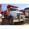 Image 2 : 2017 MACK GU713 DUMP, VIN/SN:1M2AX07C6HM036579 - TRI-AXLE, 455 HP MACK MP8 ENGINE, ALLISON 4500 RDS