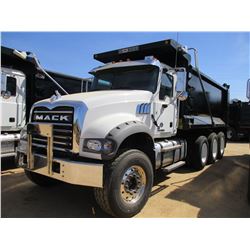 2017 MACK GU713 DUMP, VIN/SN:1M2AX07C3HM036572 - TRI-AXLE, 455 HP MACK MP8 ENGINE, ALLISON 4500 RDS