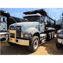 2017 MACK GU713 DUMP, VIN/SN:1M2AX07CXHM061422 - TRI-AXLE, 455 HP MACK MP8 ENGINE, ALLISON 4500 RDS