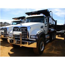 2017 MACK GU713 DUMP, VIN/SN:1M2AX07C8HM036566 - TRI-AXLE, 455 HP MACK MP8 ENGINE, ALLISON 4500 RDS