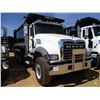 Image 2 : 2017 MACK GU713 DUMP, VIN/SN:1M2AX07C1HM061440 - TRI-AXLE, 455 HP MACK MP8 ENGINE, ALLISON 4500 RDS