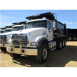 2017 MACK GU713 DUMP, VIN/SN:1M2AX07C4HM061433 - TRI-AXLE, 455 HP MACK MP8 ENGINE, ALLISON 4500 RDS