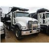 Image 2 : 2018 MACK GU713 DUMP, VIN/SN:1M2AX07C9JM037098 - TRI-AXLE, 455 HP MACK MP8 ENGINE, MACK T310M 10 SPE