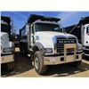Image 2 : 2017 MACK GU713 DUMP, VIN/SN:1M2AX07C3HM036510 - TRI-AXLE, 455 HP MACK MP8 ENGINE, ALLISON 4500 RDS