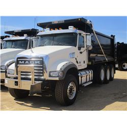 2017 MACK GU713 DUMP, VIN/SN:1M2AX07C7HM061426 - TRI-AXLE, 455 HP MACK MP8 ENGINE, ALLISON 4500 RDS
