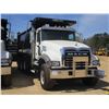 Image 2 : 2017 MACK GU713 DUMP, VIN/SN:1M2AX07C7HM061426 - TRI-AXLE, 455 HP MACK MP8 ENGINE, ALLISON 4500 RDS