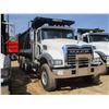 Image 2 : 2017 MACK GU713 DUMP, VIN/SN:1M2AX07C2HM036501 - TRI-AXLE, 455 HP MACK MP8 ENGINE, ALLISON 4500 RDS