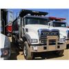 Image 2 : 2017 MACK GU713 DUMP, VIN/SN:1M2AX07C4HM036502 - TRI-AXLE, 455 HP MACK MP8 ENGINE, ALLISON 4500 RDS