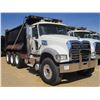 Image 2 : 2016 MACK CU713 DUMP, VIN/SN:1M2AX09C5GM027352 - TRI AXLE, 415 HP MACK MPH415C DIESEL ENGINE, ALLISO