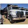 Image 2 : 2016 MACK CU713 DUMP, VIN/SN:1M2AX09C7EM027353 - TRI AXLE, 415 HP MACK MPH415C DIESEL ENGINE, ALLISO