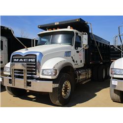 2015 MACK GU713 DUMP, VIN/SN:1M2AX09C8FM021320 - T/A, 425 HP MACK MP8 ENGINE, MACK T310M 10 SPEED TR