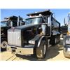 Image 1 : 2015 KENWORTH T800 DUMP, VIN/SN:1NKDGGGG70R499463 - TRI-AXLE, GLIDER KIT, 475 HP CAT C15 ENGINE, 8LL